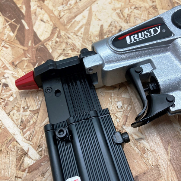 Степлер пневматический TRUSTY PT630N шпильки 12-30мм. в Казани