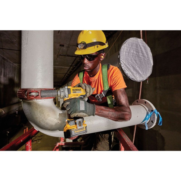 Гайковерт аккумуляторный ударный DeWalt DСF896B-XJ в Казани