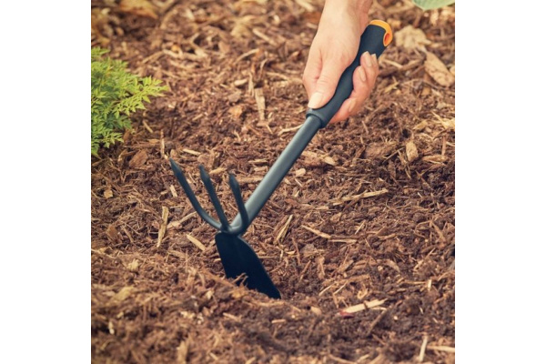 Тяпка Fiskars Ergo 1027030 в Казани 