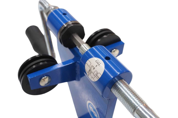 Станок клепальный TUSCAR 1060240002-3 в Екатеринбурге