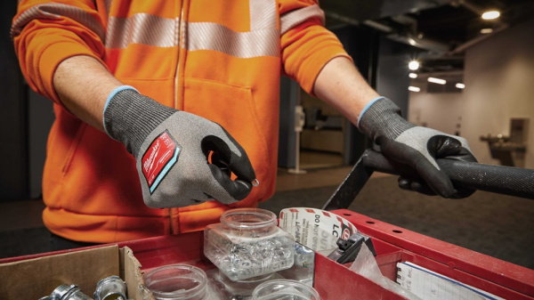 Перчатки защитные Milwaukee с уровнем сопротивления порезам 4/D Milwaukee HI-DEX 4/D - 8/M 4932480502