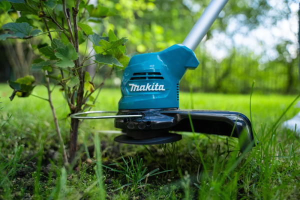 Триммер аккумуляторный MAKITA  UR100DWAEX  в Казани