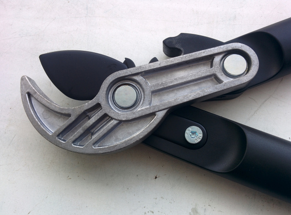 Контактный сучкорез Fiskars L77 с силовым приводом, большой 112580 (1000583) в Казани 