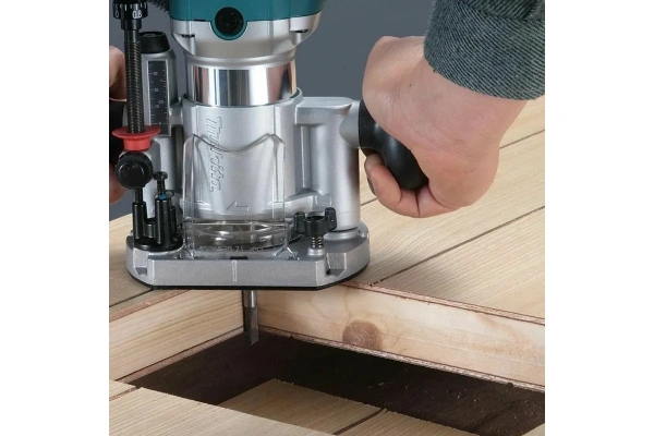 Фрезер Makita RT0702C в Казани