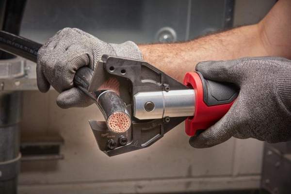 Акк. гидравлический инструмент Milwaukee для резки кабеля  M18 HCC-201C CU/AL-SET FUEL (Li-Ion2Ач)