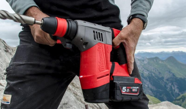 Аккумуляторный перфоратор "Milwaukee" M28 CHPX-502X FUEL 4933451025