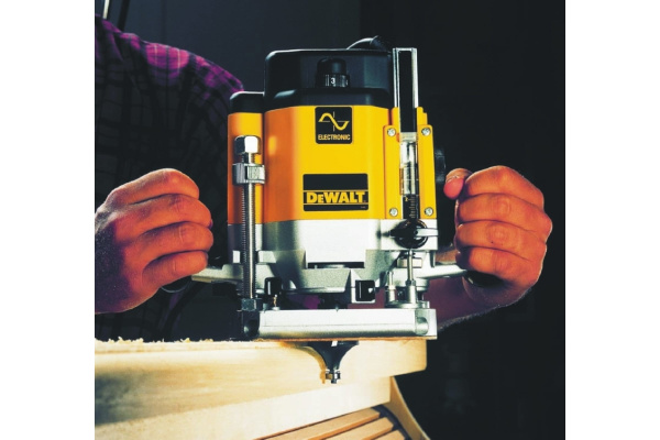 Фрезер DeWalt DWE625Е-QS в Екатеринбурге