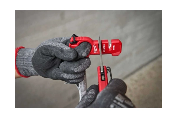 Точилка компактная для ножей (ножеточка) MILWAUKEE 4932478562 в Казани